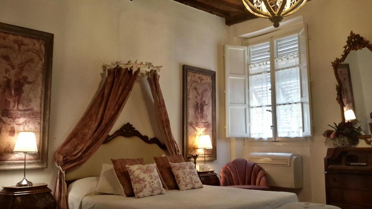 La Butterfly Guest Apartment Lucca Bagian luar foto