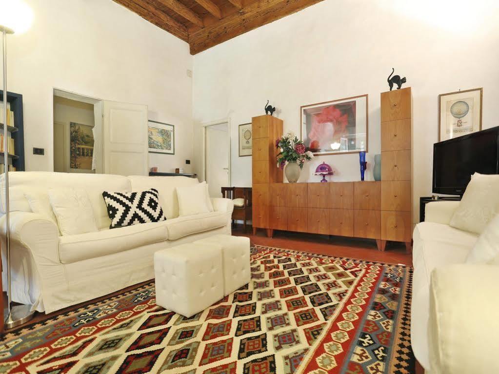 La Butterfly Guest Apartment Lucca Bagian luar foto